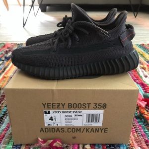 YEEZY BOOST 350 V2